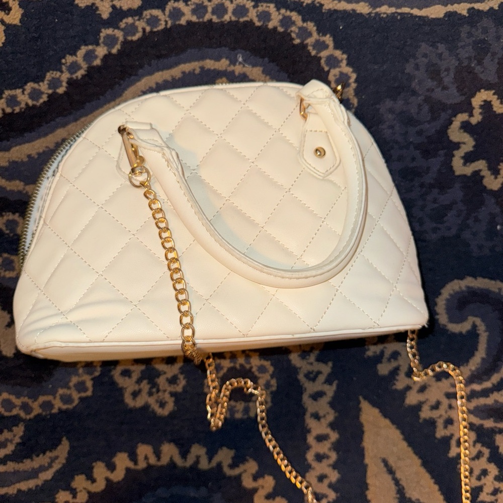 Elegant Cream Quilted Shoulder Bag with Gold Chain
